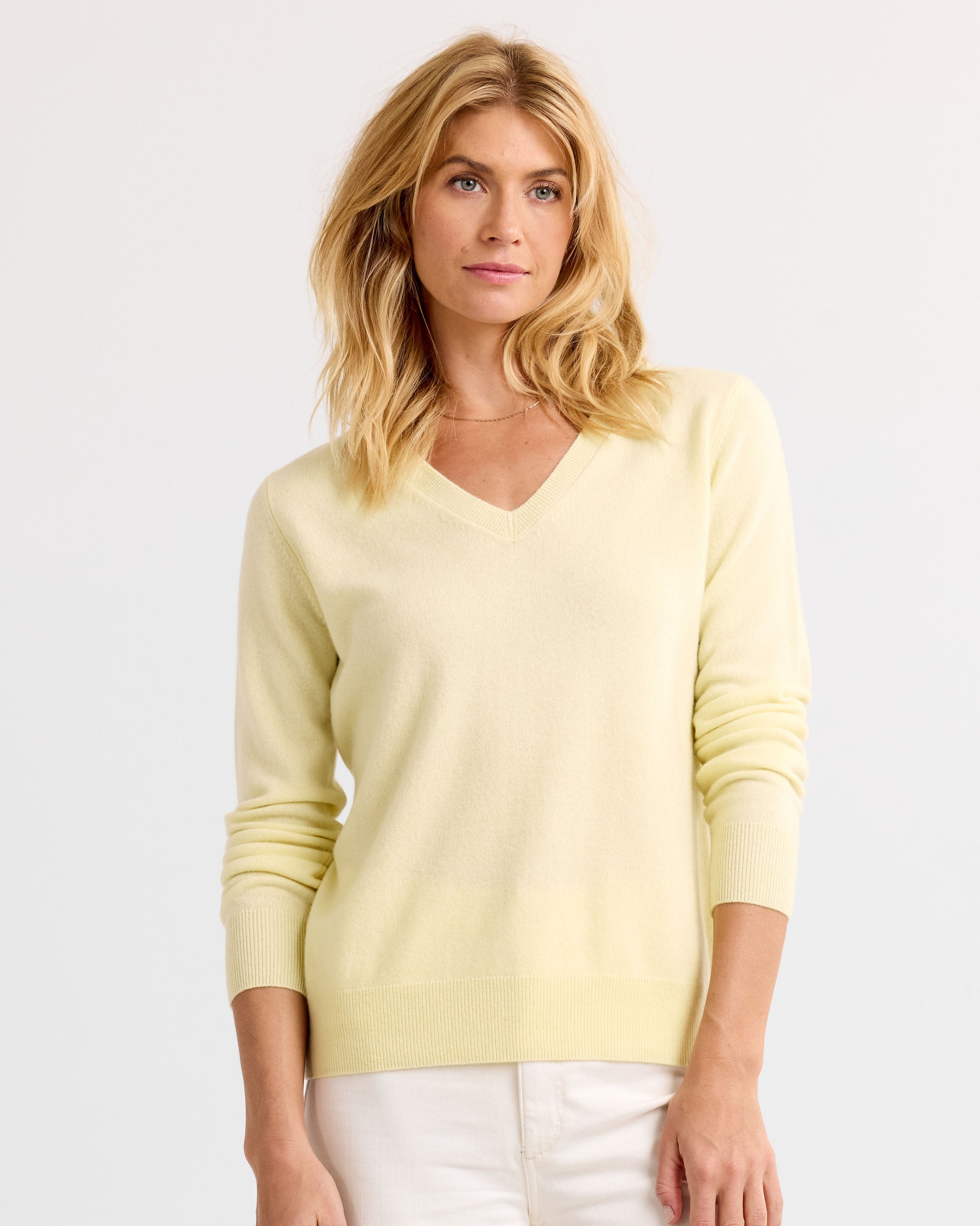 Essential Cashmere V-Neck