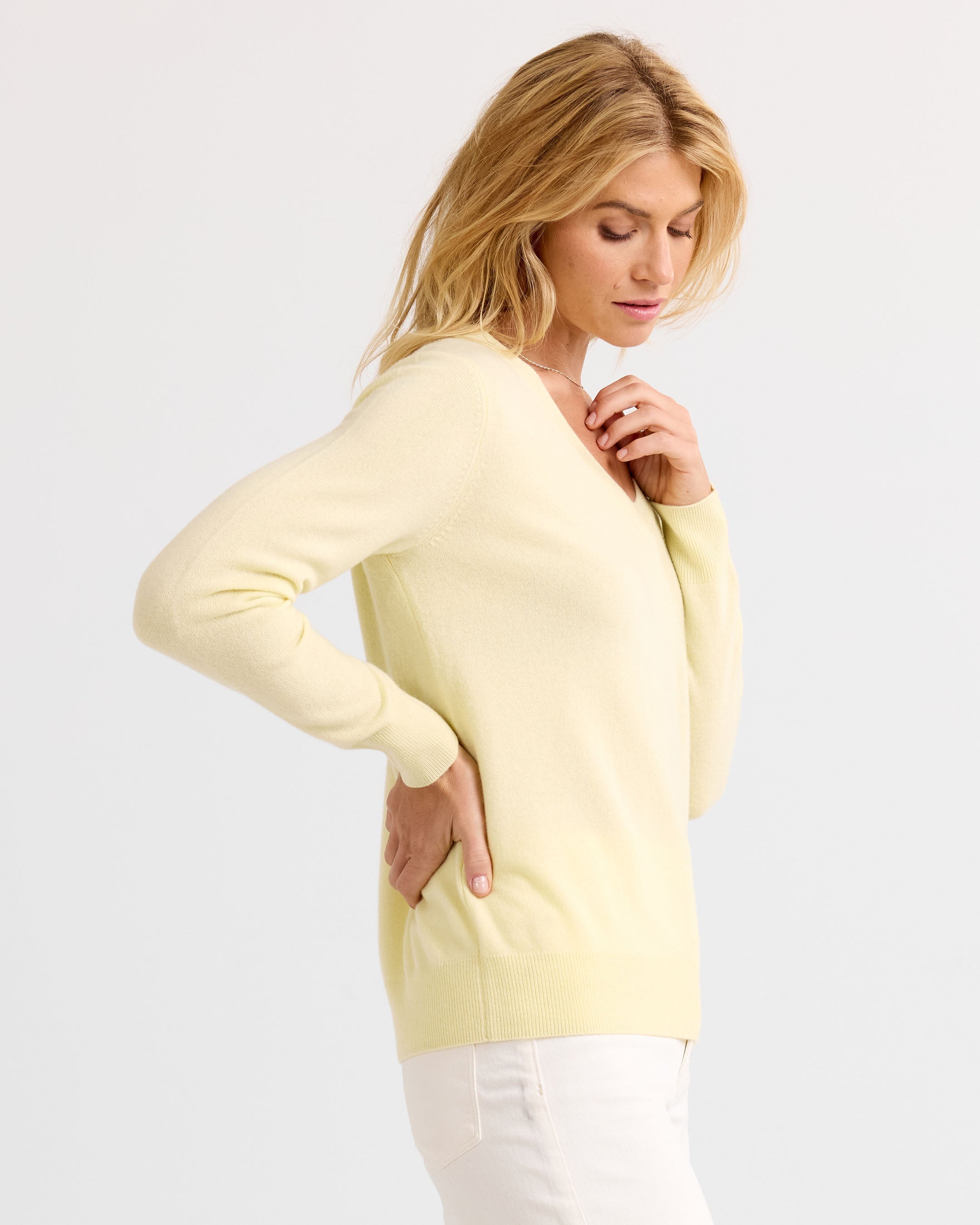 Essential Cashmere V-Neck
